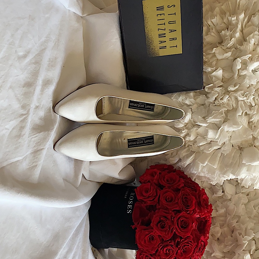 Stuart Weitzman Carol White satin wedding pump size 9 M. - Picture 7 of 7